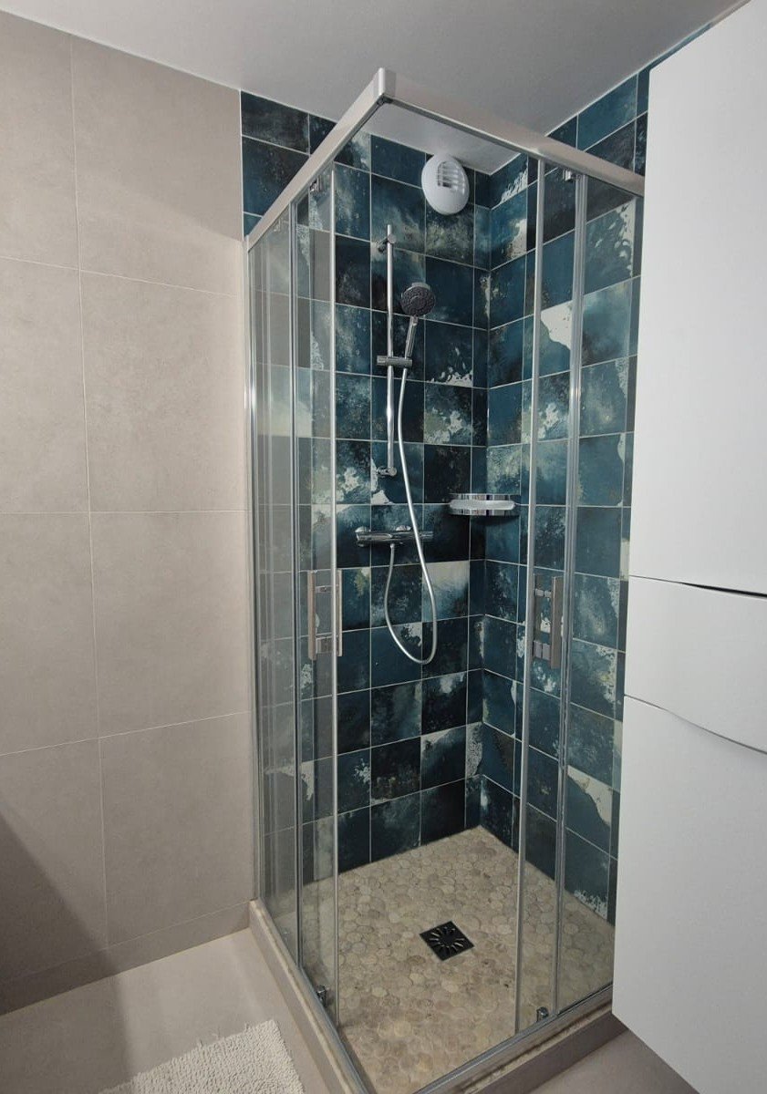 pose de douche et carrelage travaux salle de bains chambéry